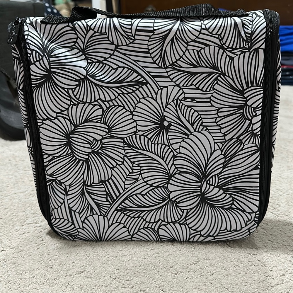 Thirty-One Hanging travel Organizer, NWOT.